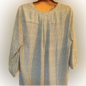 Casual top small patter black and navy size L lightweight